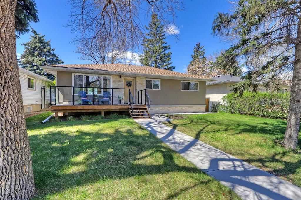 1015 16 Street NE, Calgary — main listing photo