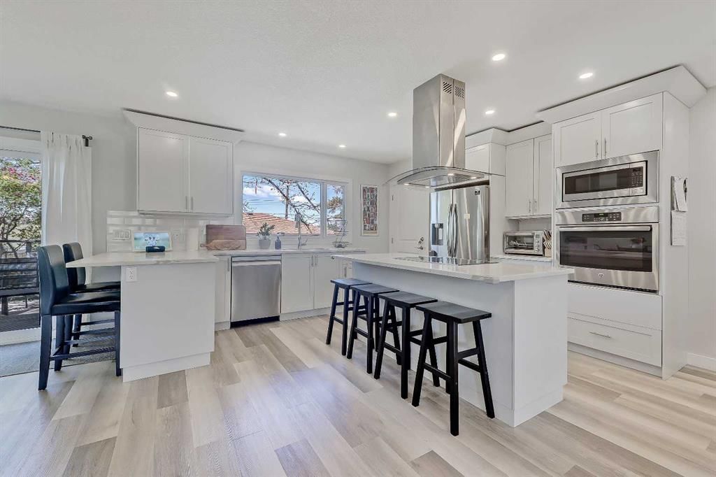 1015 16 Street NE, Calgary — photo 3 of 44
