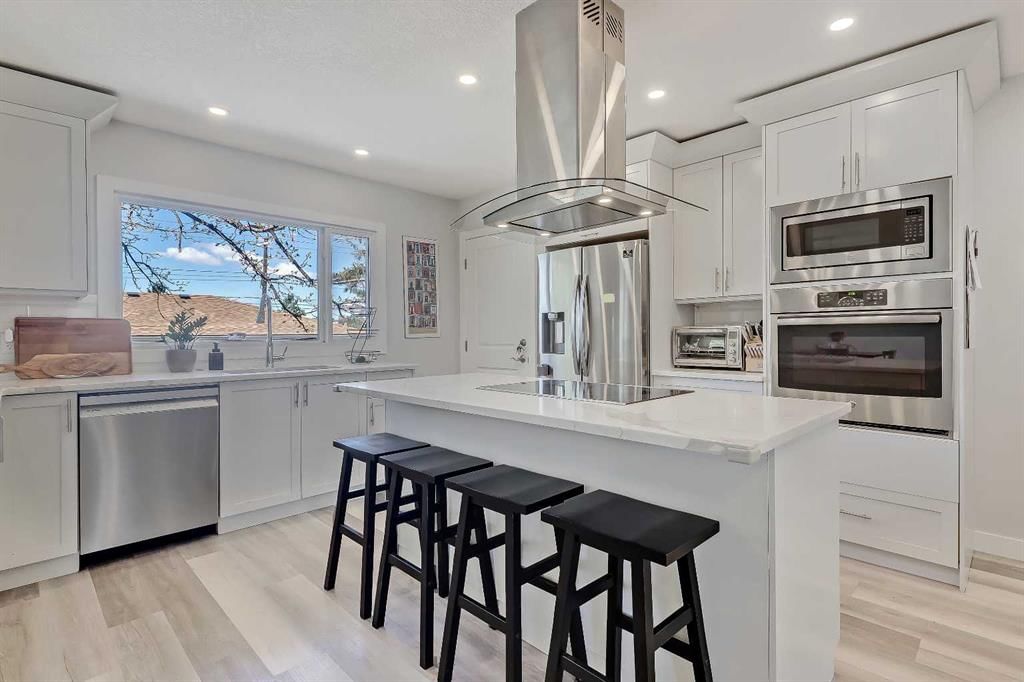 1015 16 Street NE, Calgary — photo 4 of 44