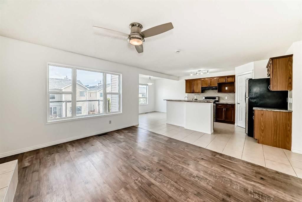 54 Royal Elm Road NW, Calgary — photo 2 of 35