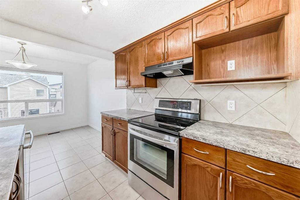 54 Royal Elm Road NW, Calgary — photo 5 of 35