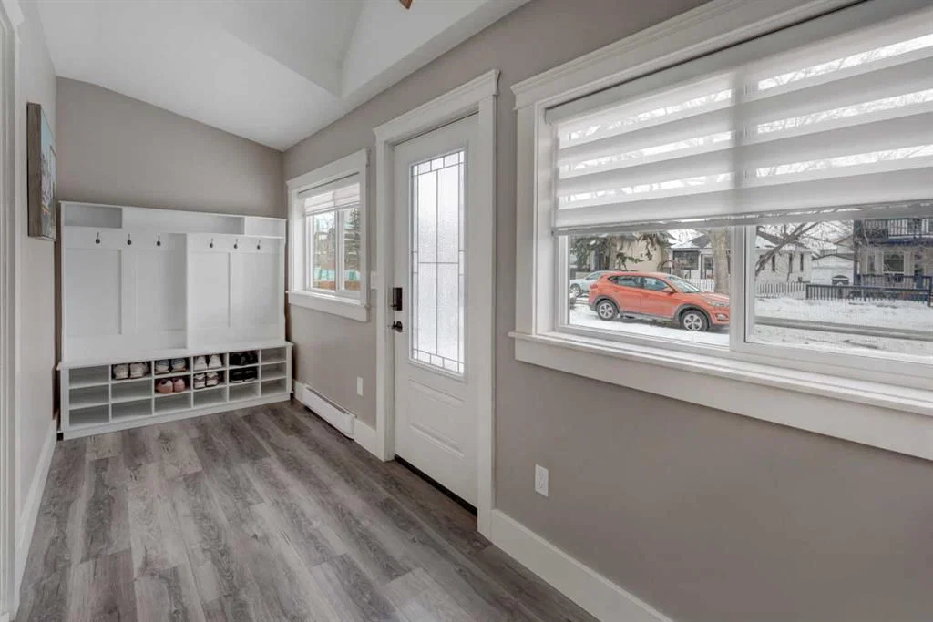 2307 15A Street SE, Calgary — photo 2 of 34
