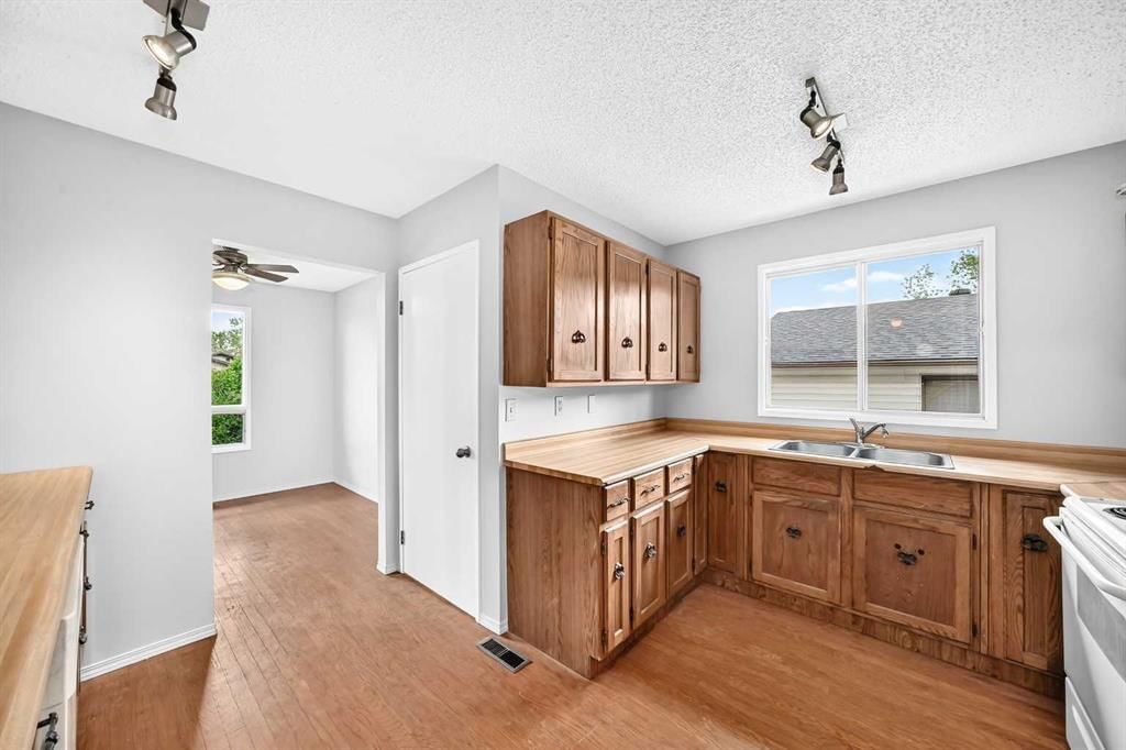 119 Ranchlands Crescent NW, Calgary — photo 2 of 36