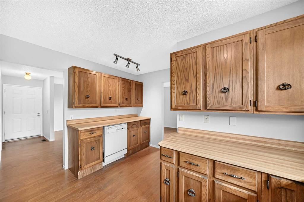 119 Ranchlands Crescent NW, Calgary — photo 4 of 36