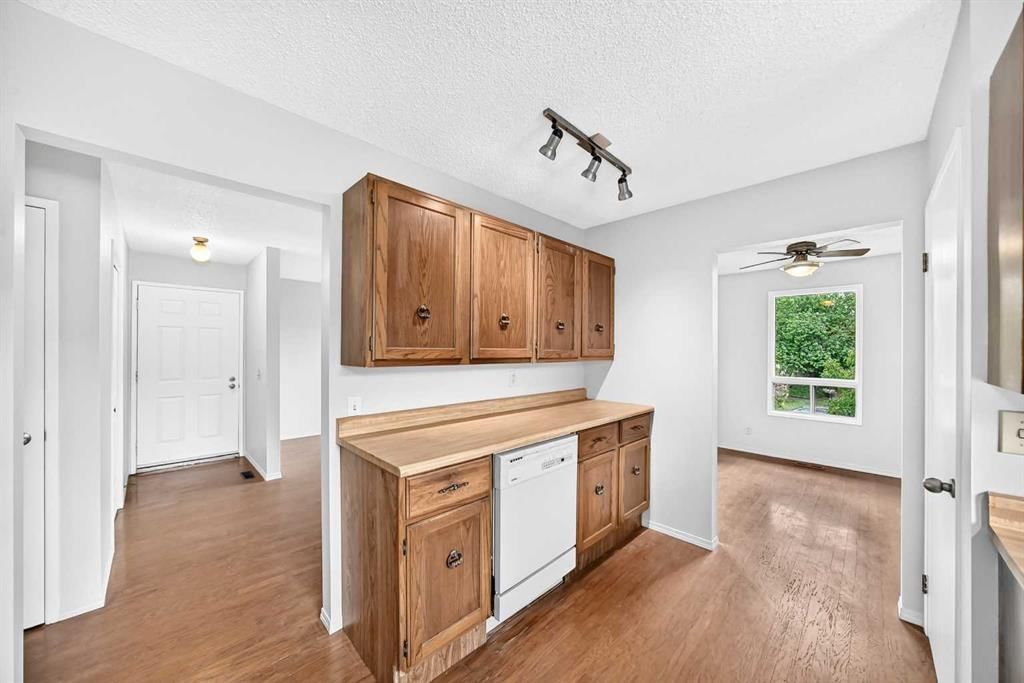 119 Ranchlands Crescent NW, Calgary — photo 5 of 36