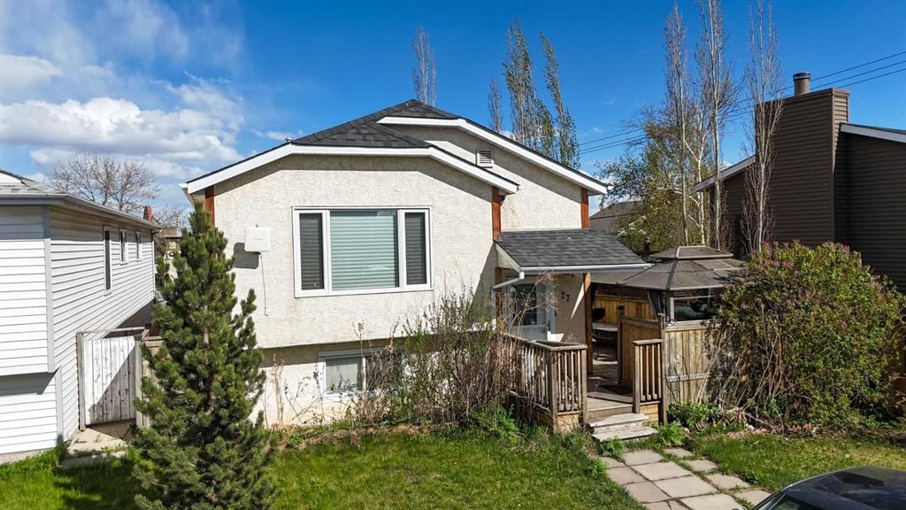 27 Erin Grove Court SE, Calgary — photo 2 of 27