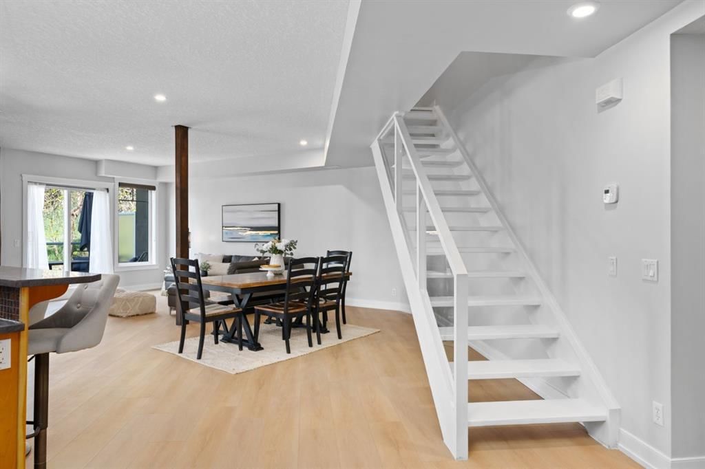 525 5 Street NE, Calgary — photo 5 of 34