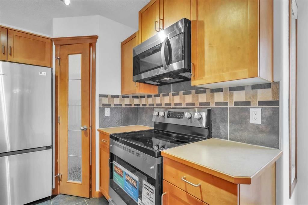 141 Cramond Close SE, Calgary — photo 4 of 50