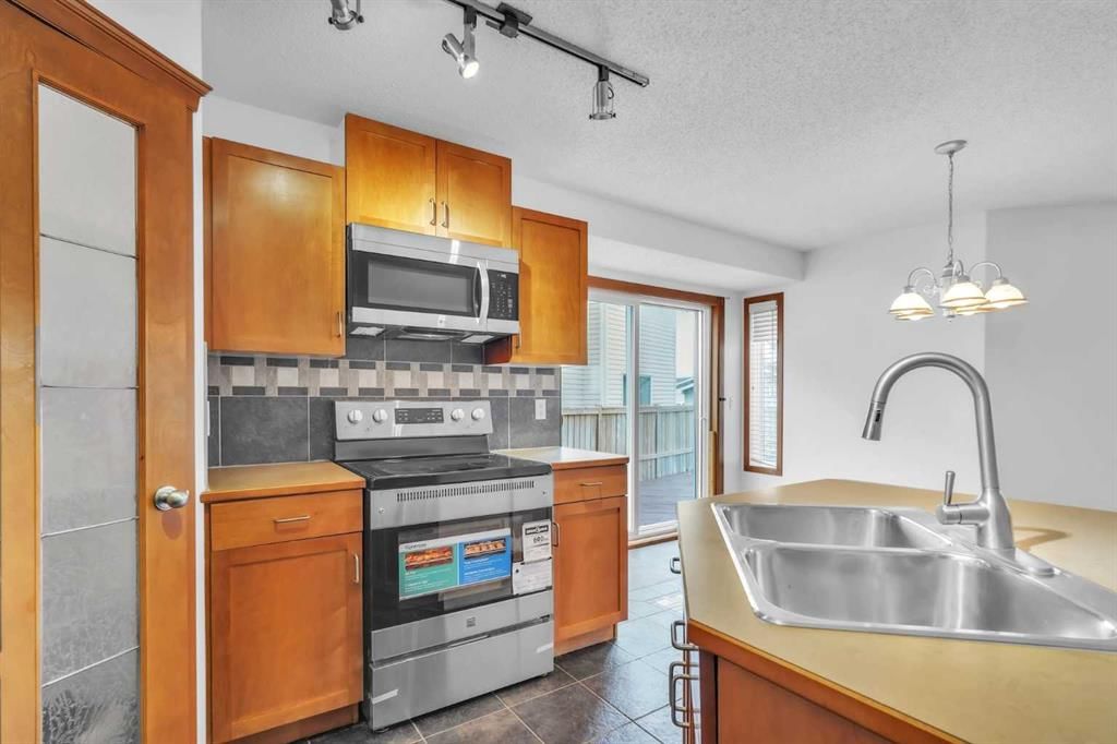 141 Cramond Close SE, Calgary — photo 5 of 50