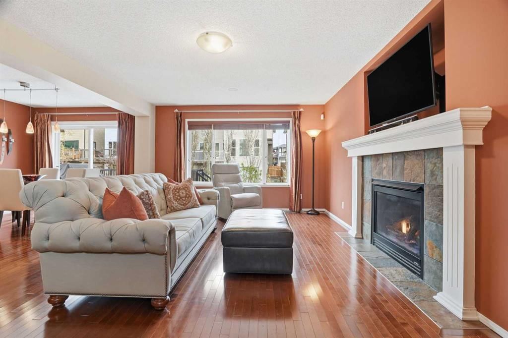 56 Everglen Way SW, Calgary — photo 2 of 46