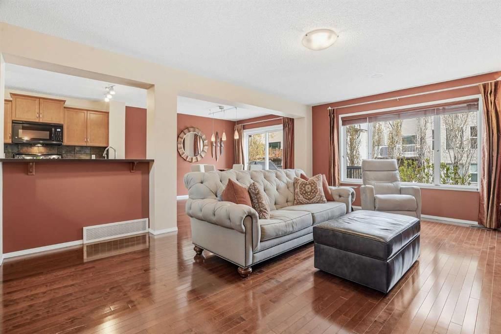 56 Everglen Way SW, Calgary — photo 3 of 46