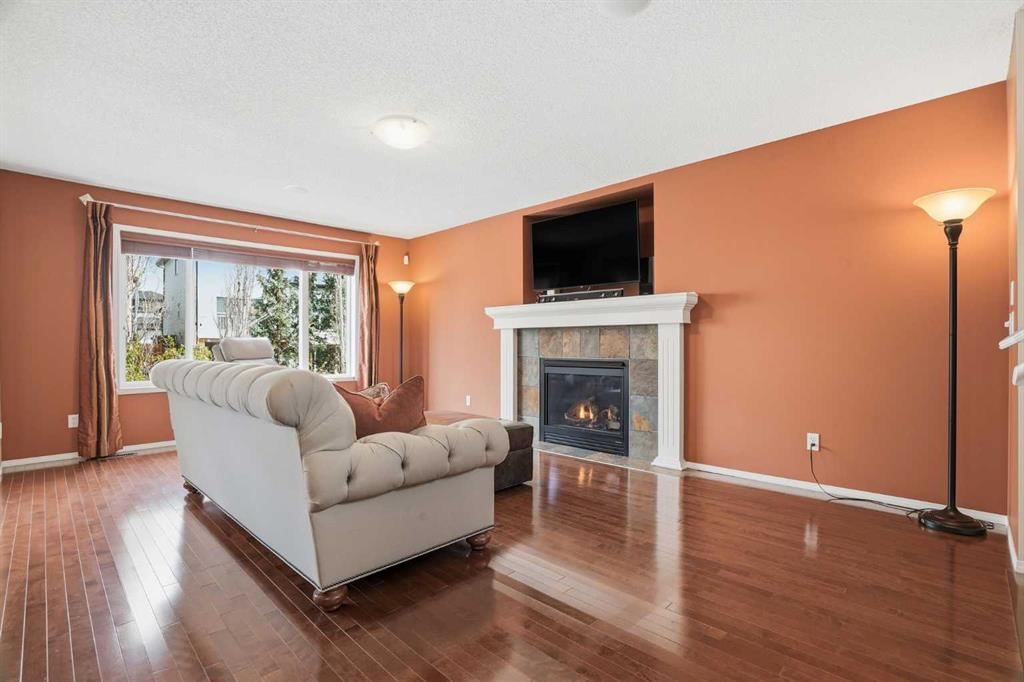 56 Everglen Way SW, Calgary — photo 5 of 46