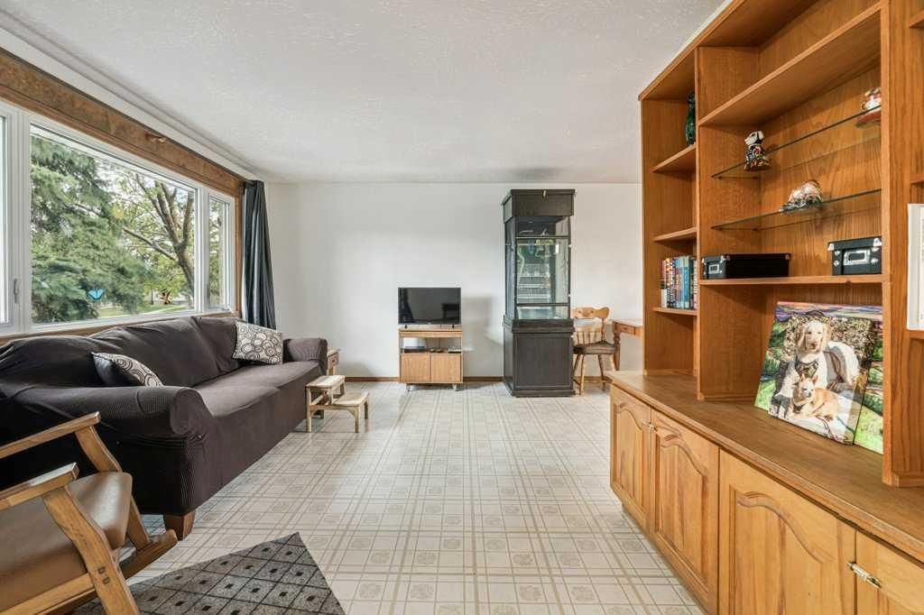 840 Pinecliff Drive NE, Calgary — photo 2 of 24