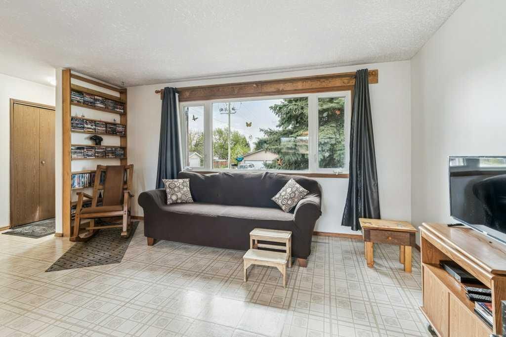 840 Pinecliff Drive NE, Calgary — photo 3 of 24