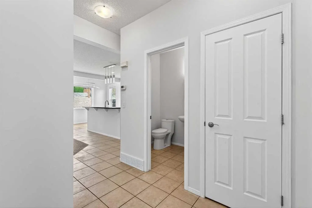 53 Royal Birch Way NW, Calgary — photo 4 of 35