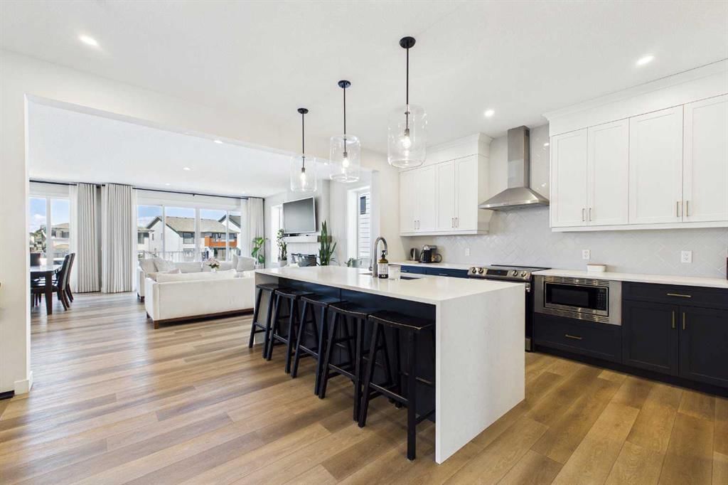59 Royston Rise NW, Calgary — photo 5 of 46
