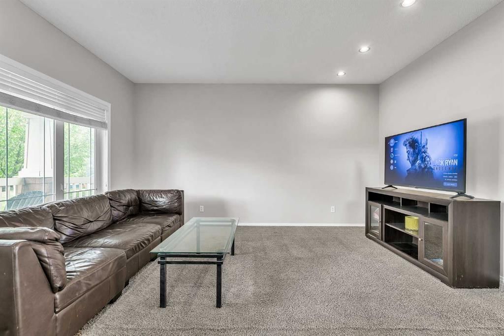 242 Copperstone Grove SE, Calgary — photo 4 of 36