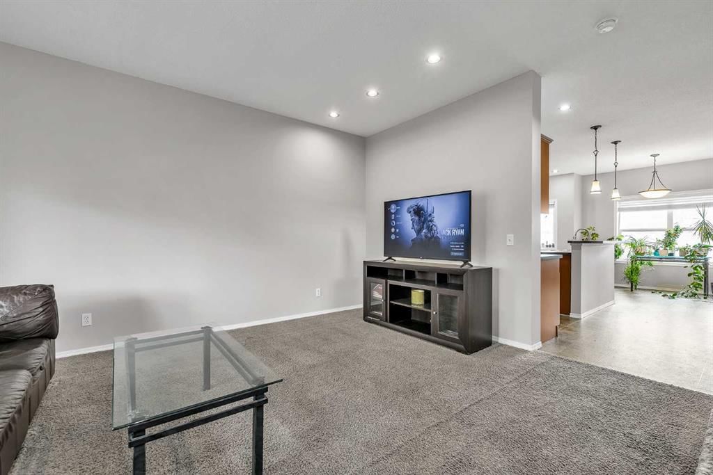 242 Copperstone Grove SE, Calgary — photo 5 of 36