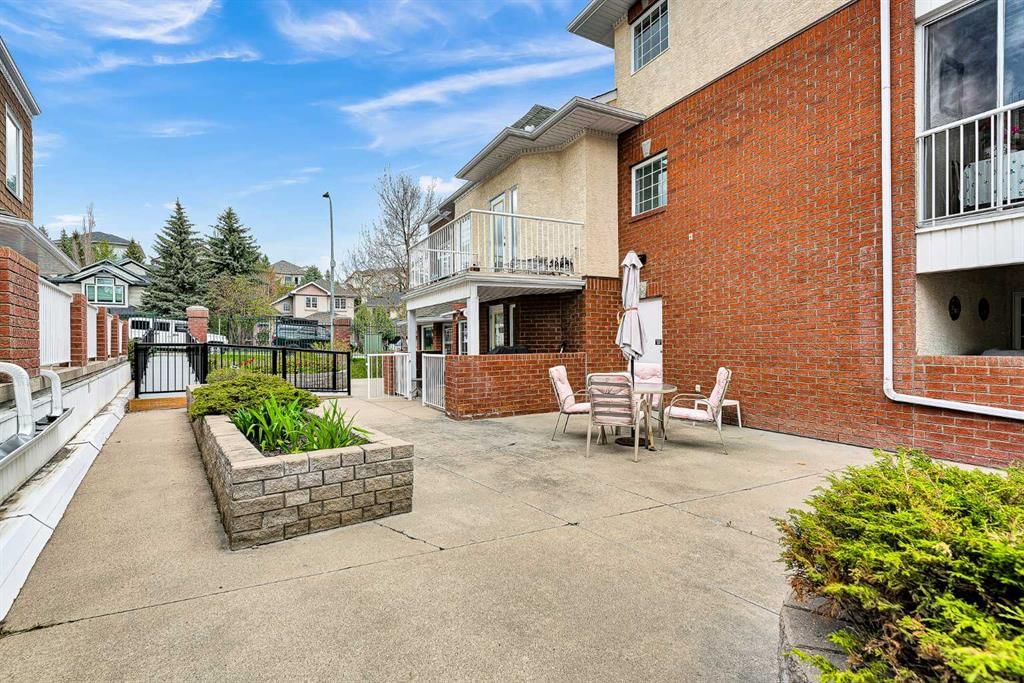 3206, Sienna Park Green SW, Calgary — photo 4 of 20