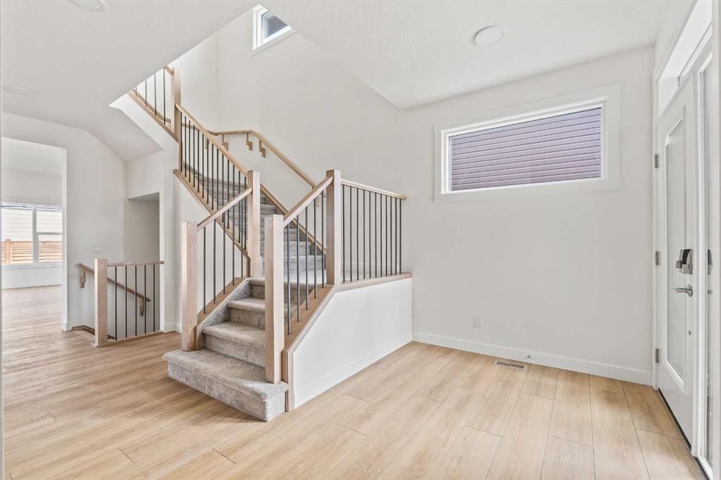 486 Lucas Way NW, Calgary — photo 2 of 38