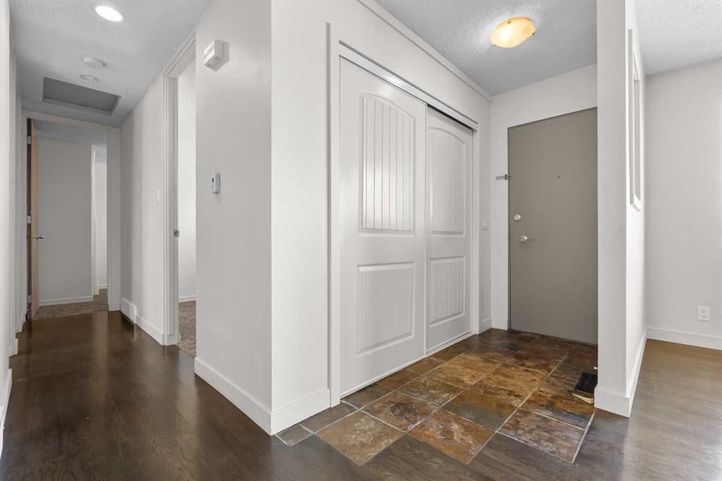 2420 Langriville Drive SW, Calgary — photo 5 of 48