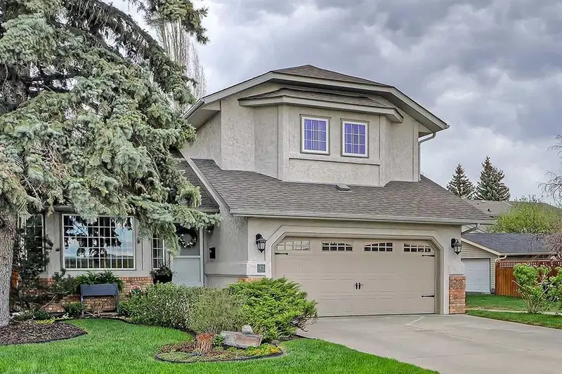 42 Sundown Close SE, Calgary — main listing photo