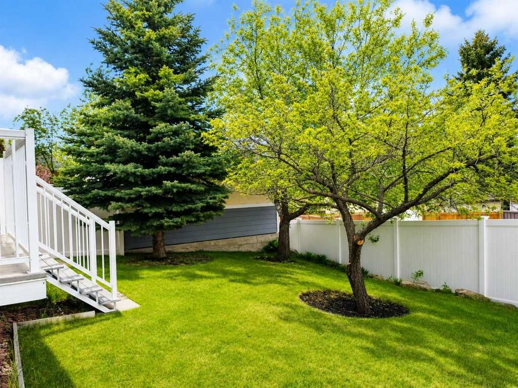 6, 72 Millside Drive SW, Calgary — photo 3 of 6