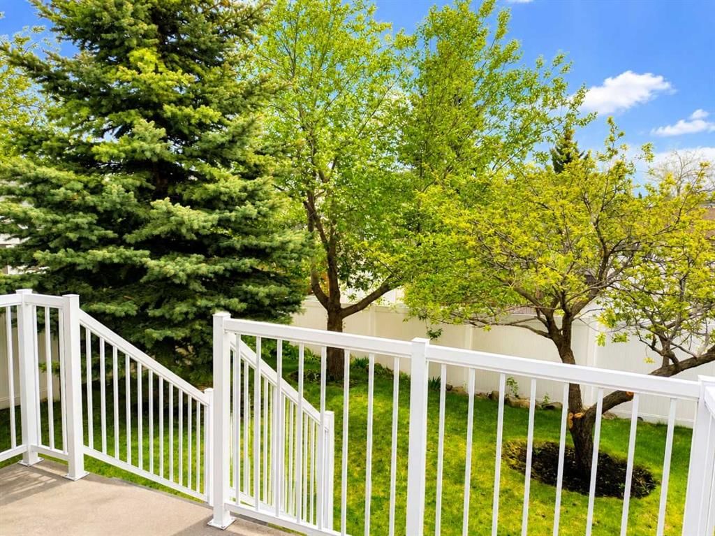 6, 72 Millside Drive SW, Calgary — photo 5 of 6