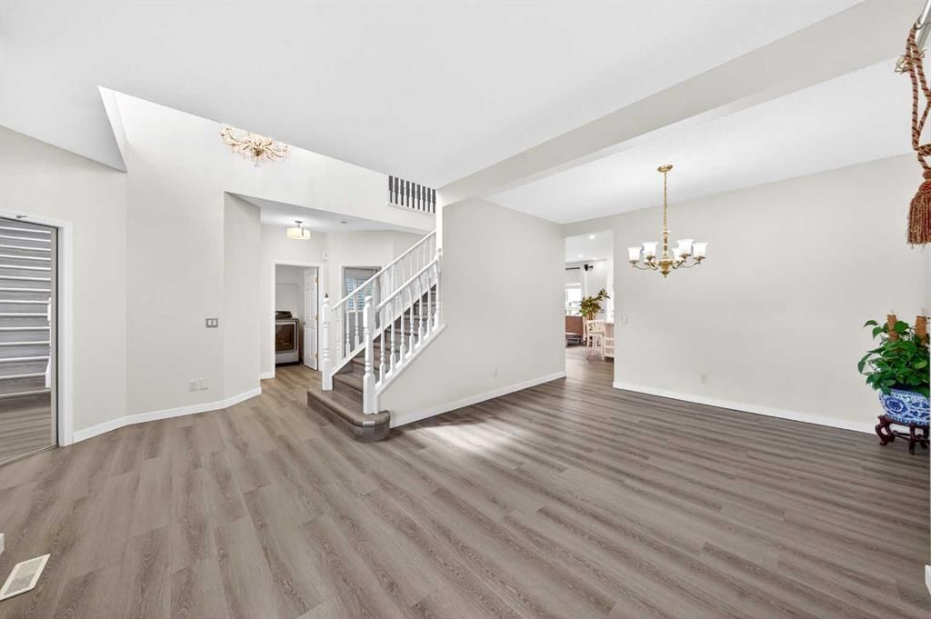 502 Panamount Boulevard NW, Calgary — photo 5 of 44