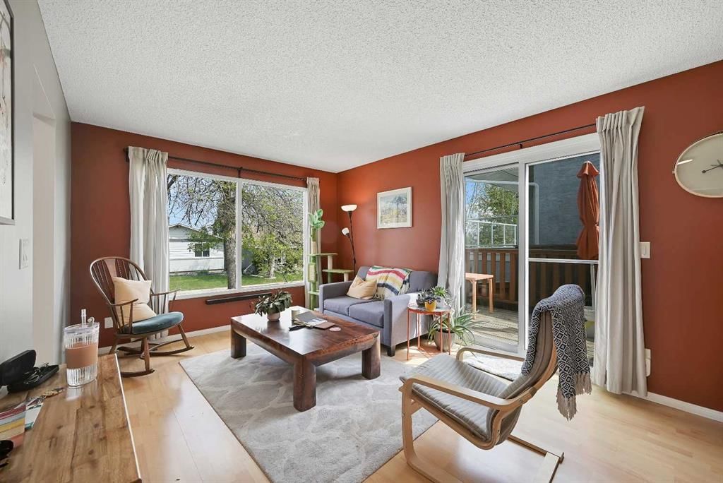 160 Strathcona Close SW, Calgary — photo 4 of 31