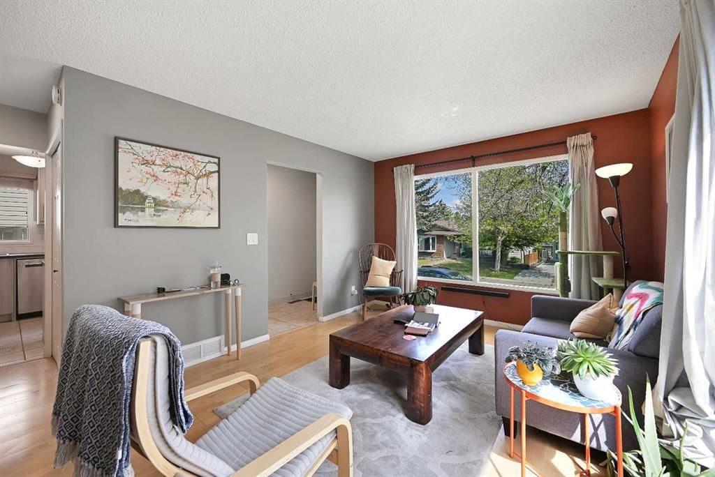 160 Strathcona Close SW, Calgary — photo 5 of 31