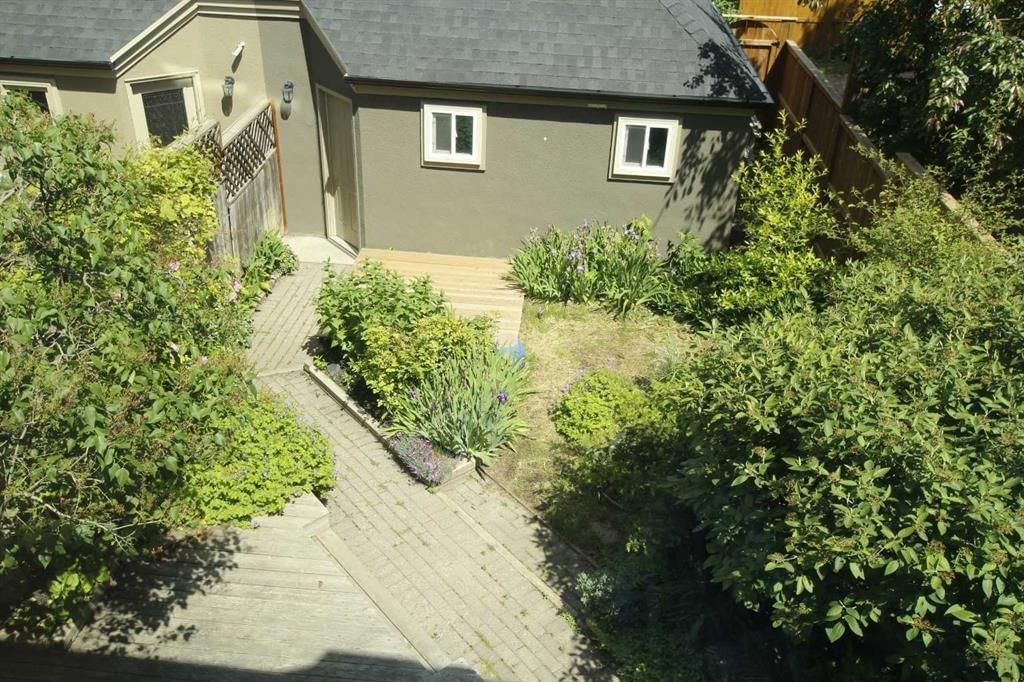 216 4 Avenue NE, Calgary — photo 2 of 49