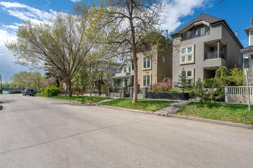 216 4 Avenue NE, Calgary — photo 3 of 49
