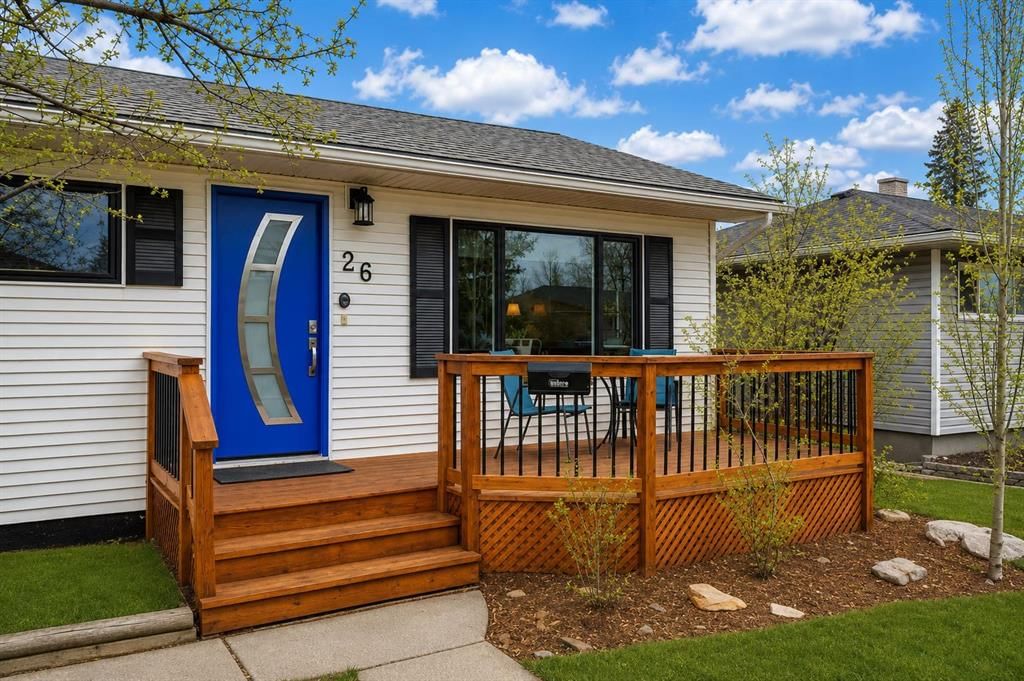 26 Galway Crescent SW, Calgary — photo 2 of 44