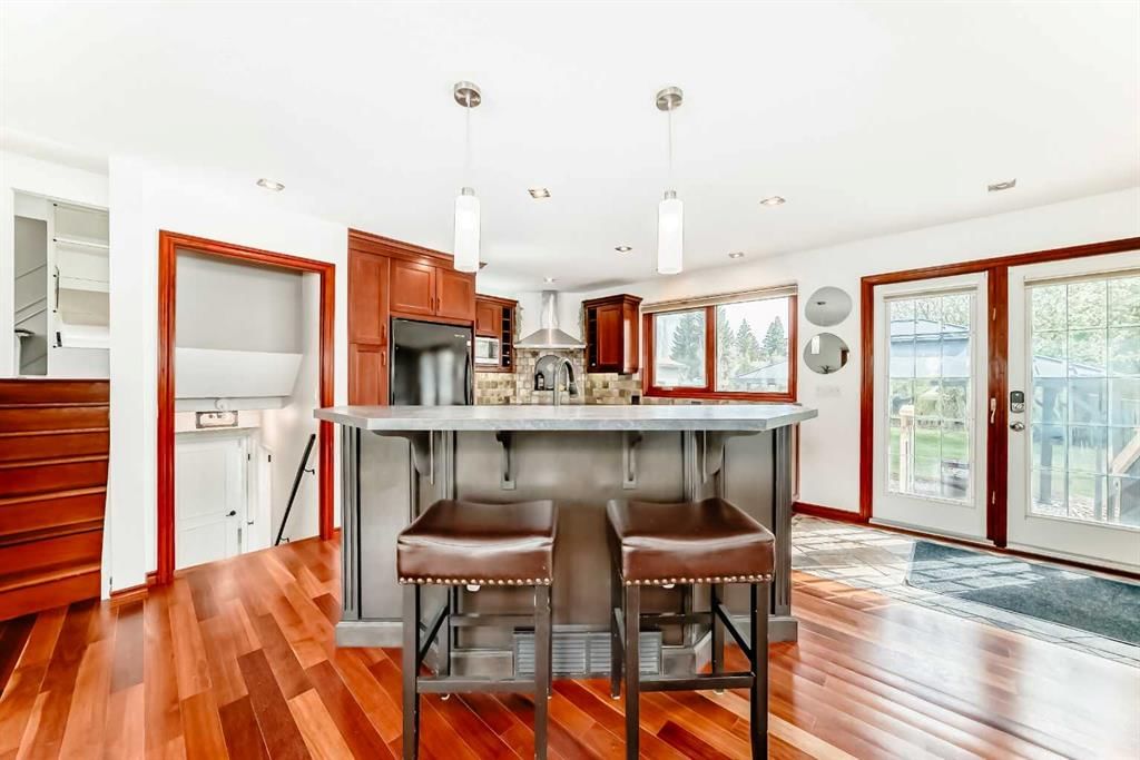 211 Oakridge Place SW, Calgary — photo 3 of 44