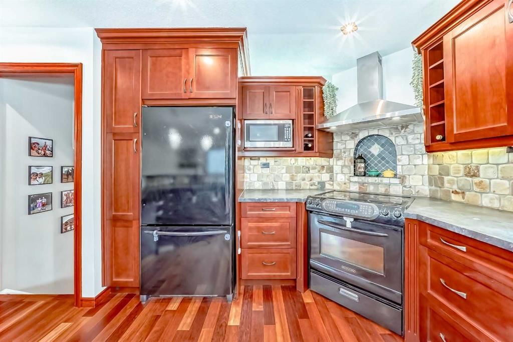 211 Oakridge Place SW, Calgary — photo 5 of 44