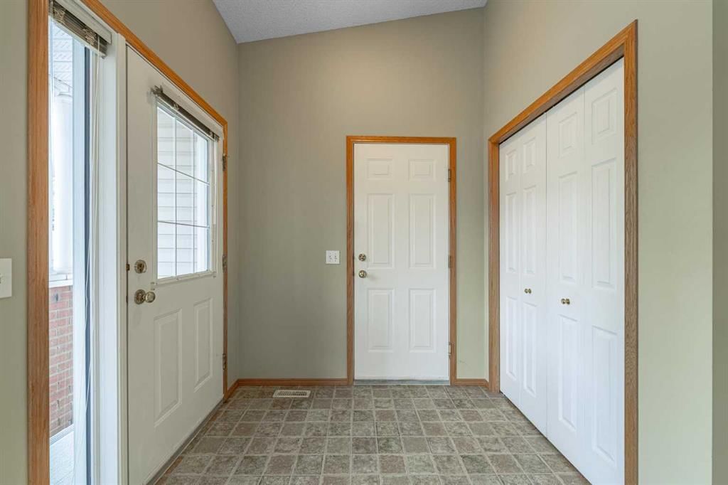44 Prestwick Pond Terrace SE, Calgary — photo 5 of 29