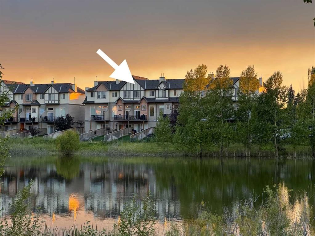 44 Everridge Common SW, Calgary — main listing photo