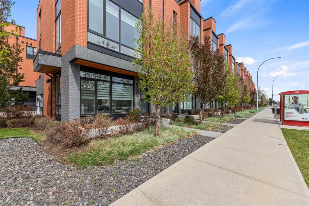 3040 Parkdale Boulevard NW, Calgary — main listing photo