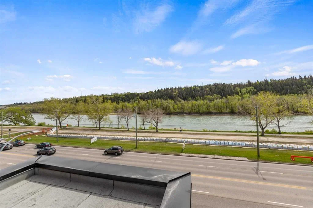 3040 Parkdale Boulevard NW, Calgary — photo 5 of 45