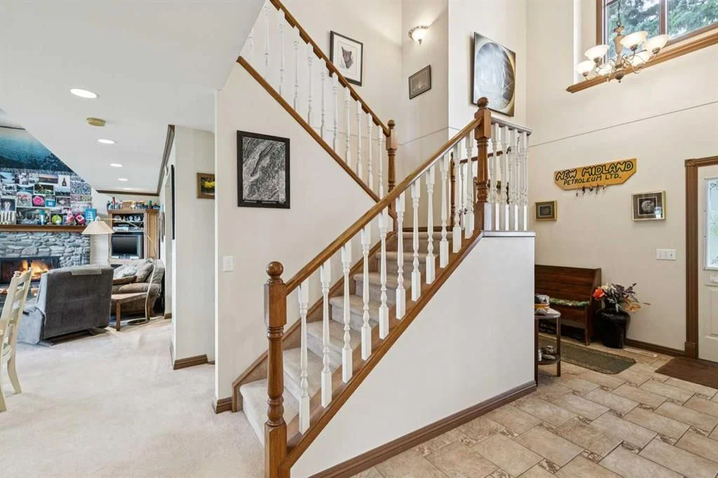 361 Wildwood Drive SW, Calgary — photo 3 of 50