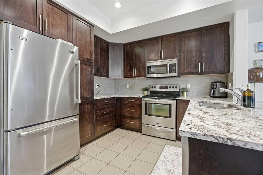 86 Cougar Ridge Landing SW, Calgary — photo 3 of 34