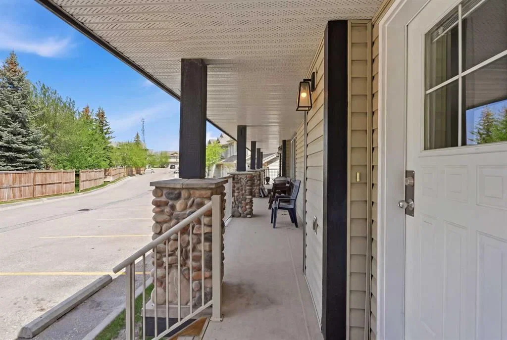 249 Citadel Point NW, Calgary — photo 3 of 42