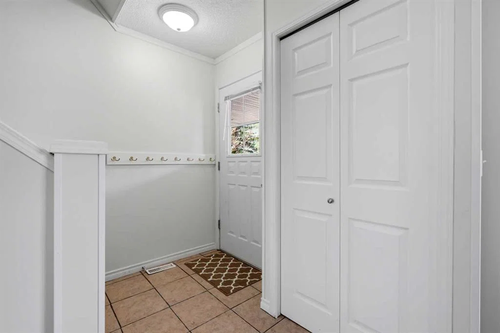 249 Citadel Point NW, Calgary — photo 5 of 42
