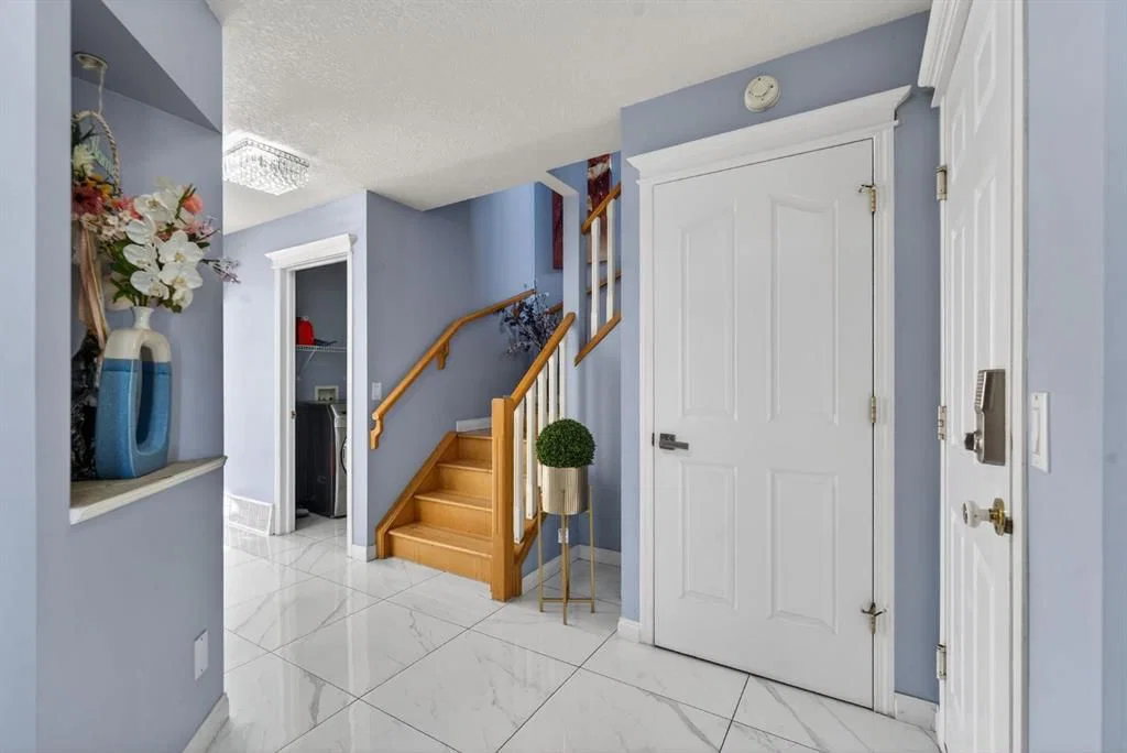 232 San Fernando Place NE, Calgary — photo 5 of 37