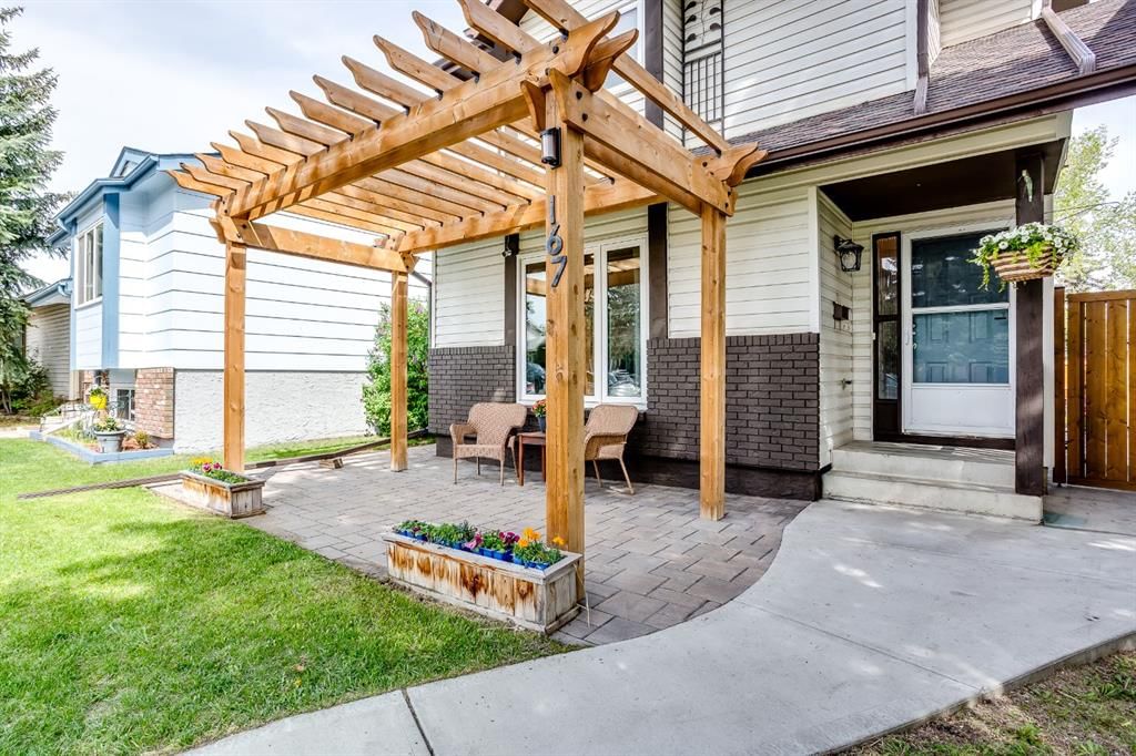 167 Sunvale Crescent SE, Calgary — photo 2 of 33