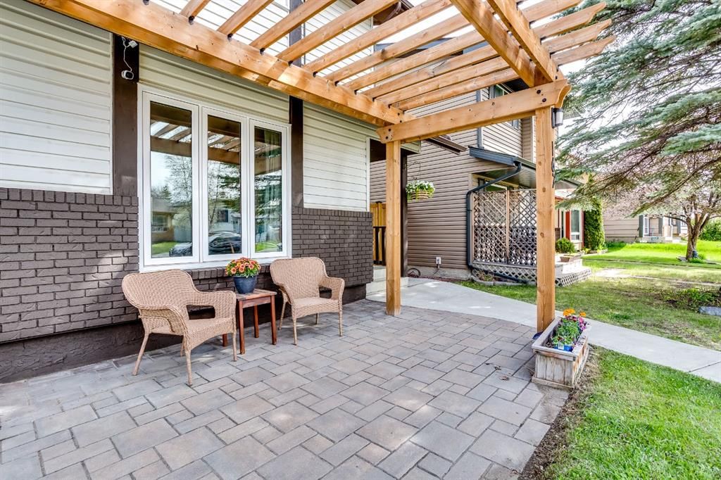 167 Sunvale Crescent SE, Calgary — photo 3 of 33