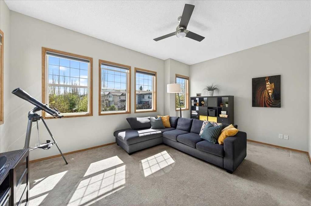 152 Chapman Close SE, Calgary — photo 5 of 50