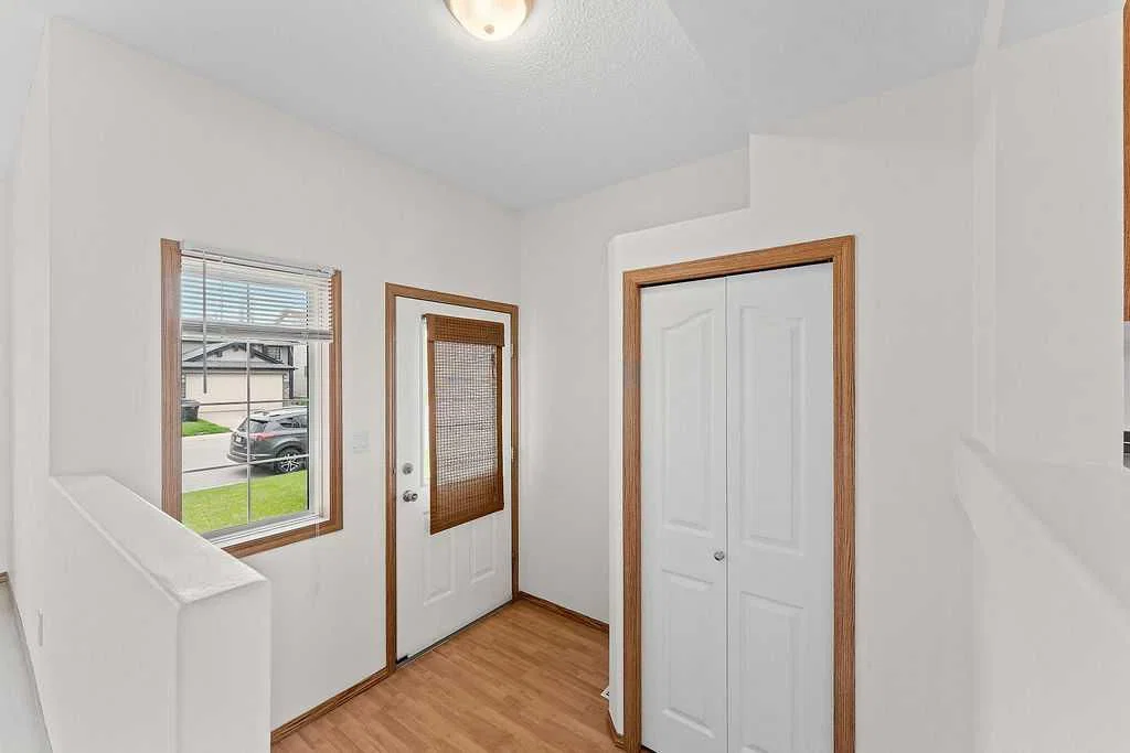 108 Everstone Rise SW, Calgary — photo 3 of 35