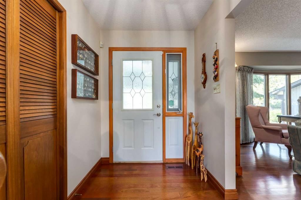 2724 Palliser Drive SW, Calgary — photo 2 of 40
